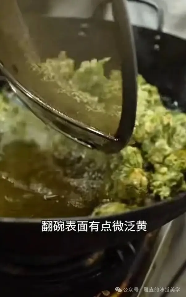 外酥里嫩茼蒿丸子,一口鲜掉眉毛的家常美味
