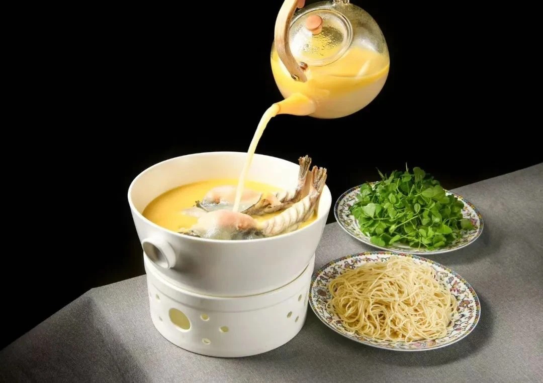 当餐酒楼热卖融合菜,选料严格把关