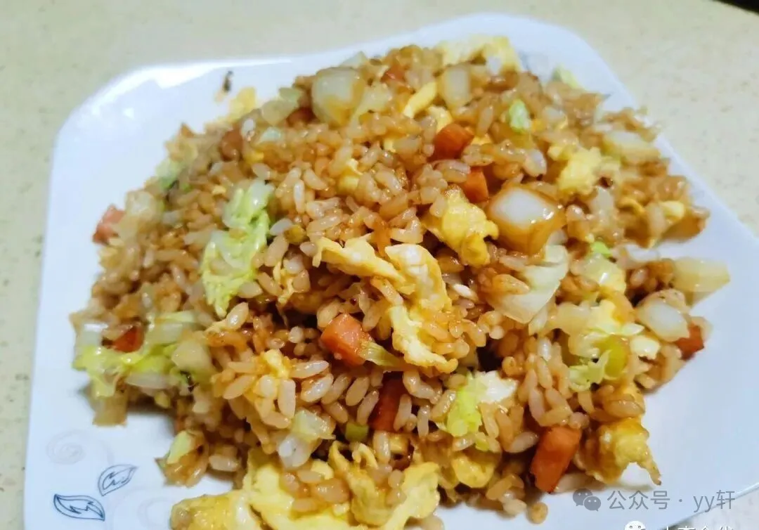 简单而美味的家常美食，蛋炒饭这么做真的太香啦！