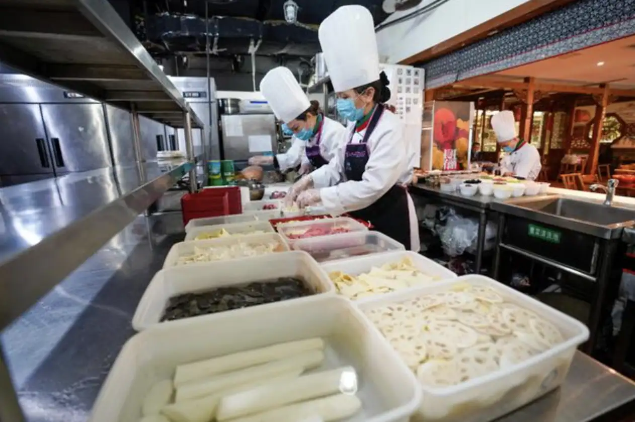 这年头谁还搞餐饮？