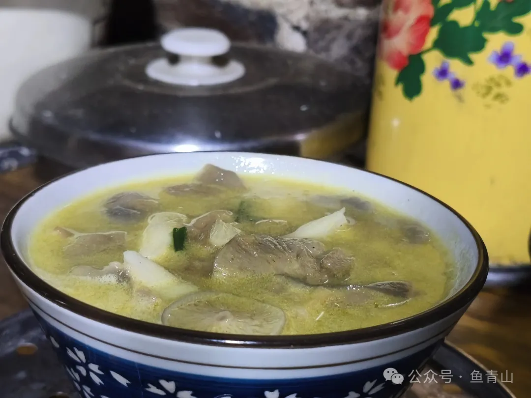 柴火铁锅吃山珍,从采摘到烹饪,只余满嘴鲜