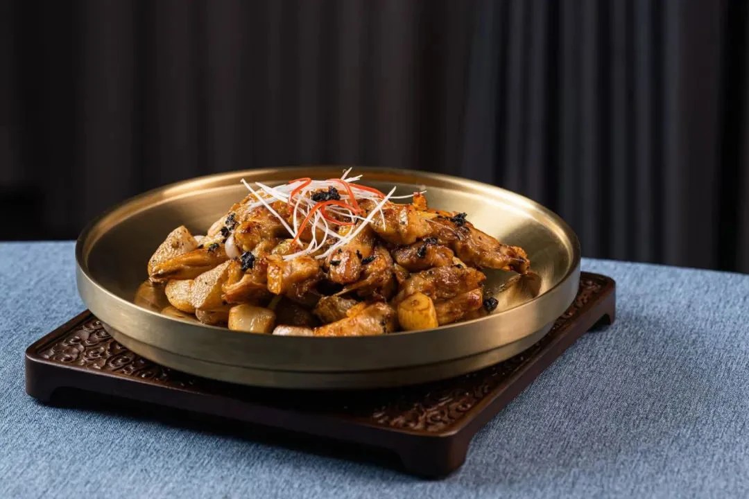 当餐酒楼热卖融合菜,选料严格把关