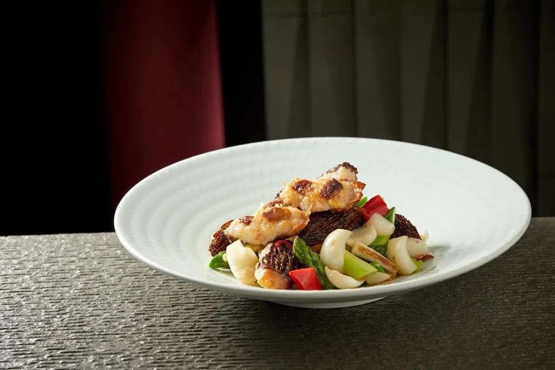 当餐酒楼热卖融合菜,选料严格把关