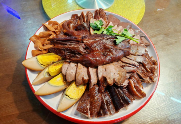 广东女婿去浙江吃席,看到菜品不敢下筷,网友:换我也不敢