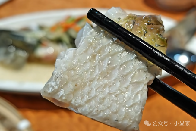 顺德容桂美食，工作日的中午，这么大的场子居然全坐满了！烧排骨真是好吃