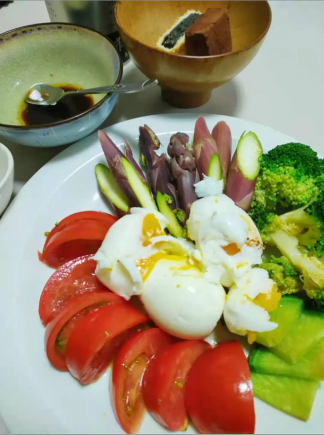 品质超群 紫色有机芦笋 生吃脆甜 富含氨基酸 令人赞不绝口