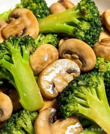 50岁后饮食油腻最怕三高?常吃4道“洗血管”菜,清爽又养身!