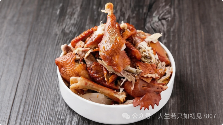 黑土地上的“舌尖密码”：辽宁美食图鉴，哪道能让你“一口入魂”？