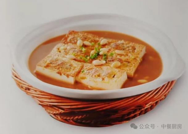 当餐酒楼地方风味菜，唇齿留香